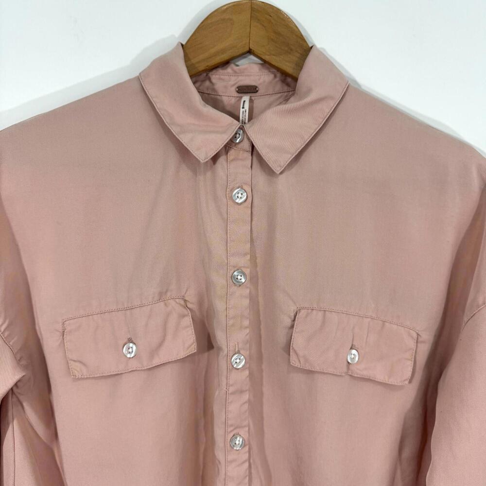 Free People Women’s Size 0  XS Light Pink Lyocell Collared Cut Out Back Shirt - Picture 2 of 9